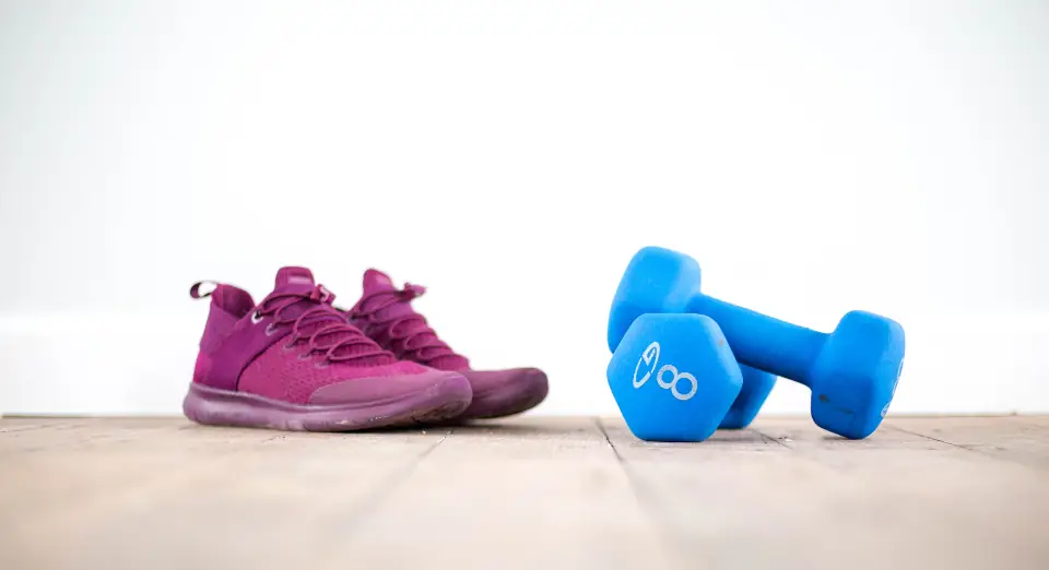 Sneakers and dumbbells (stock photo)